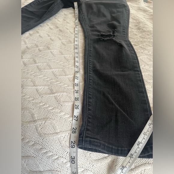 Levi’s Black 711 Skinny, Distressed Jeans Women’s Size 33 - Picture 16 of 16